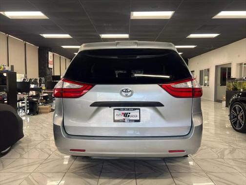 2019 Toyota Sienna SE
