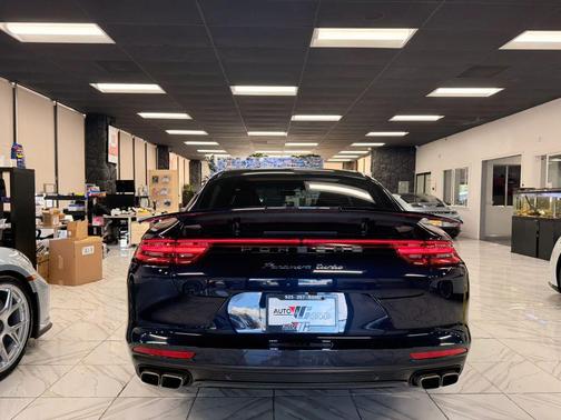 2018 Porsche Panamera Turbo