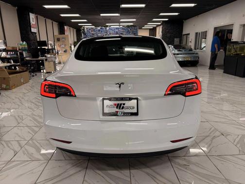 2022 Tesla Model 3 Standard Range