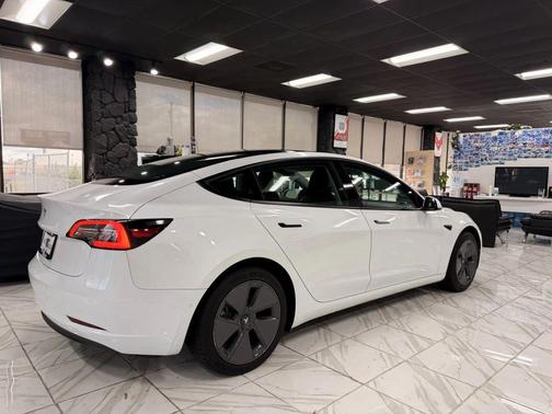 2022 Tesla Model 3 Standard Range