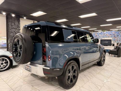 2020 Land Rover Defender 110 SE