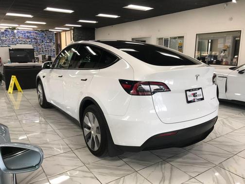 2022 Tesla Model Y Long Range Dual Motor All-Wheel Drive