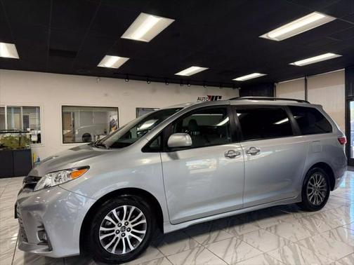 2020 Toyota Sienna XLE