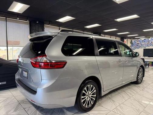 2020 Toyota Sienna XLE
