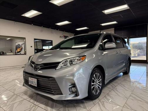 2020 Toyota Sienna XLE