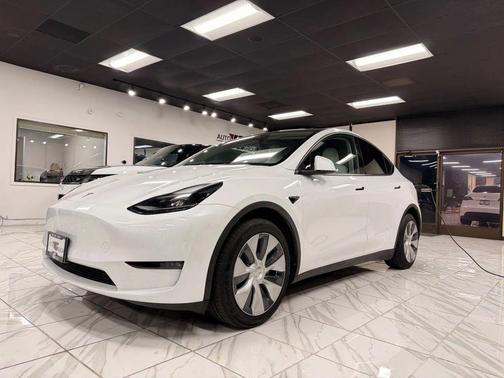 2022 Tesla Model Y Long Range Dual Motor All-Wheel Drive