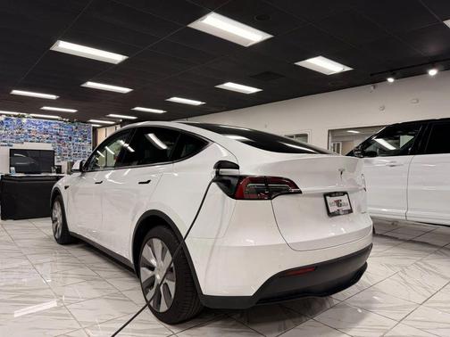 2022 Tesla Model Y Long Range Dual Motor All-Wheel Drive