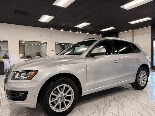 Ice Silver Metallic 2012 Audi Q5 2.0T Premium
