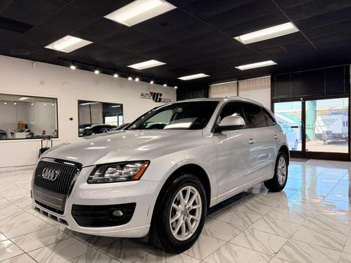 Ice Silver Metallic 2012 Audi Q5 2.0T Premium