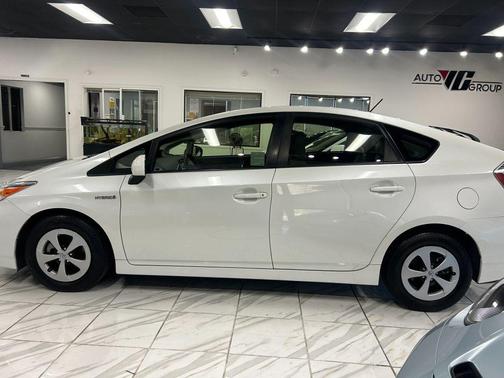 White 2015 Toyota Prius Two