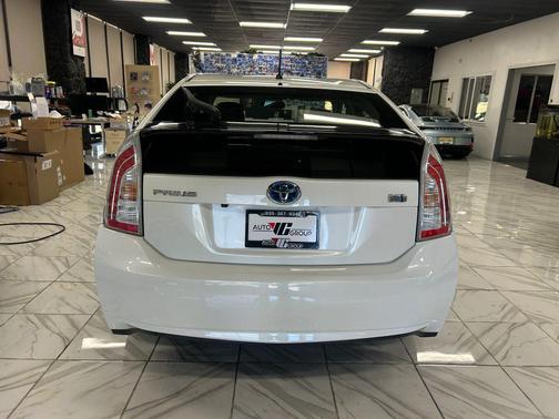 White 2015 Toyota Prius Two