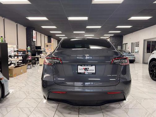 2022 Tesla Model Y Long Range Dual Motor All-Wheel Drive