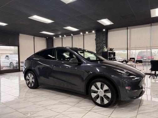 2022 Tesla Model Y Long Range Dual Motor All-Wheel Drive