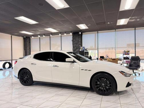Bianco 2016 Maserati Ghibli Base