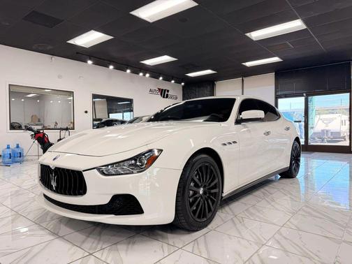 Bianco 2016 Maserati Ghibli Base