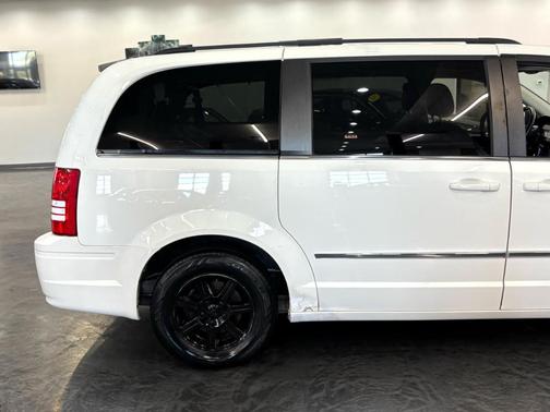 2010 Chrysler Town & Country Touring Plus