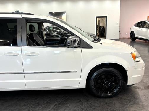 2010 Chrysler Town & Country Touring Plus