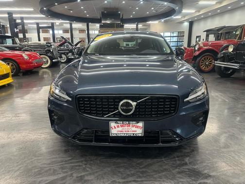 2024 Volvo S60 B5 Core Dark Theme