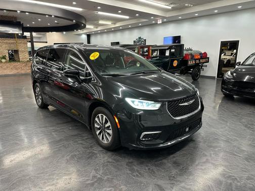 2022 Chrysler Pacifica Hybrid Touring L