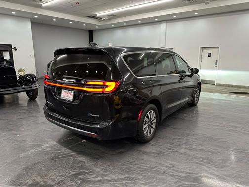 2022 Chrysler Pacifica Hybrid Touring L