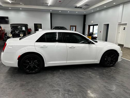 White 2023 Chrysler 300 Touring