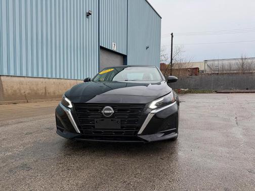 Black 2023 Nissan Altima 2.5 SV
