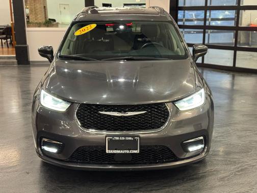 2022 Chrysler Pacifica Touring-L