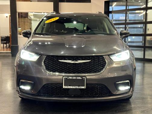 2022 Chrysler Pacifica Touring-L