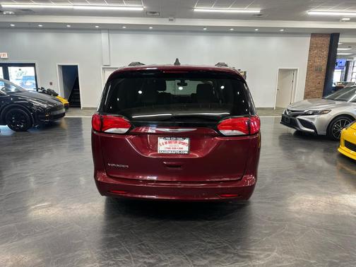 2021 Chrysler Voyager LXI