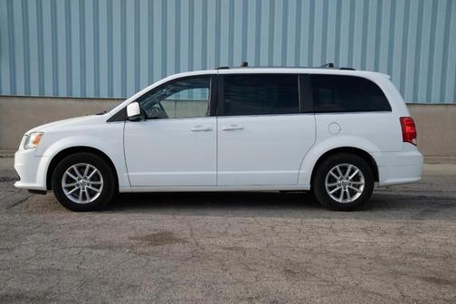 White 2019 Dodge Grand Caravan SXT