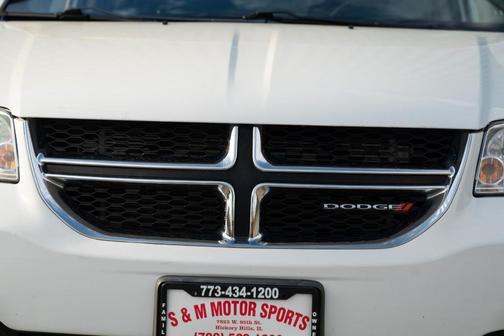 White 2019 Dodge Grand Caravan SXT