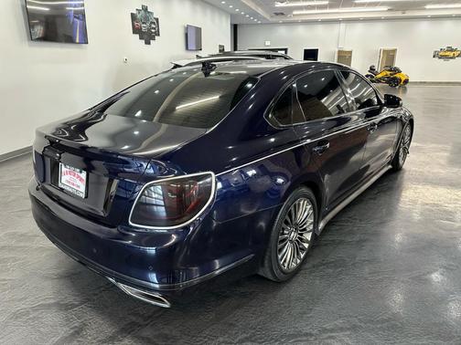 2019 Kia K900 Luxury