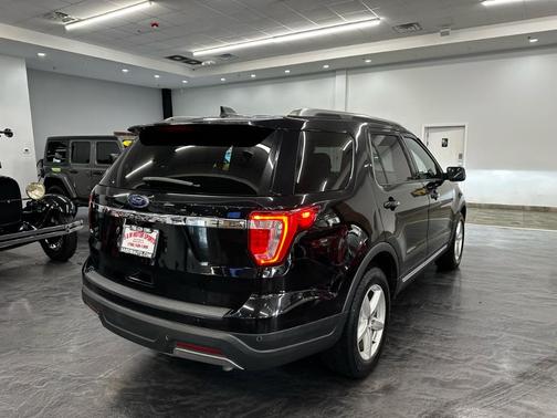 Black 2019 Ford Explorer XLT