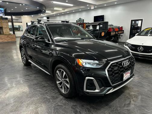 Mythos Black Metallic 2022 Audi Q5 45 S line Premium Plus