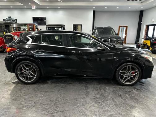 2018 INFINITI QX30 Sport