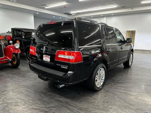 Black 2012 Lincoln Navigator Base