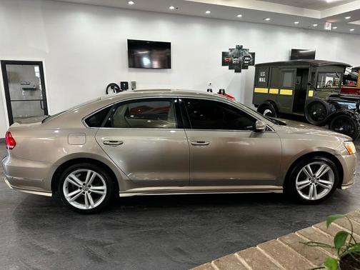 Gold 2015 Volkswagen Passat 3.6L V6 DSG SEL Premium