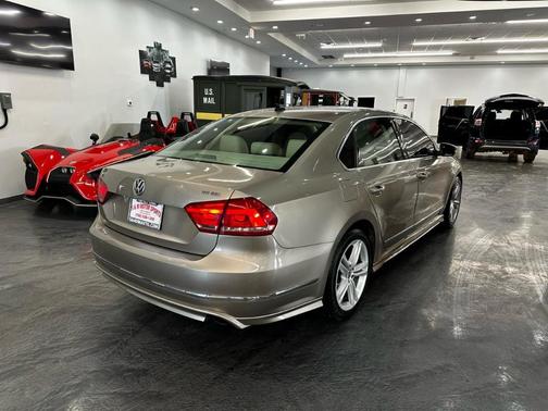 Gold 2015 Volkswagen Passat 3.6L V6 DSG SEL Premium
