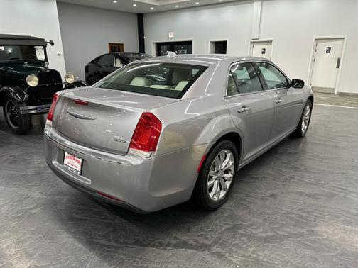 2018 Chrysler 300 Limited