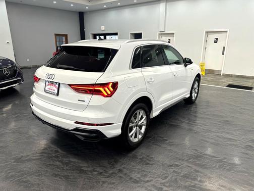 2022 Audi Q3 45 S line Premium