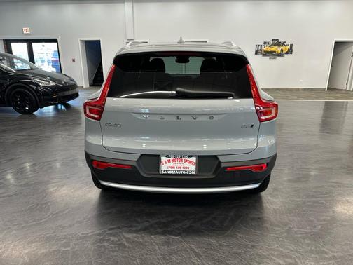 2025 Volvo XC40 B5 Core Bright Theme