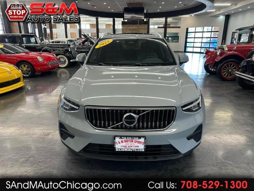 2025 Volvo XC40 B5 Core Bright Theme