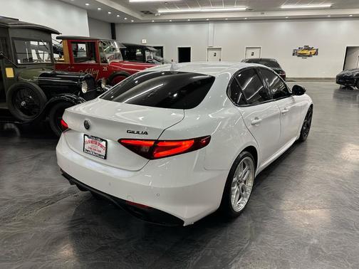 2020 Alfa Romeo Giulia Base