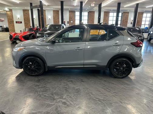 2022 Nissan Kicks SR