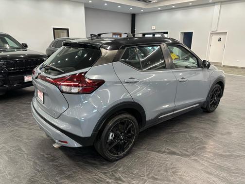 2022 Nissan Kicks SR