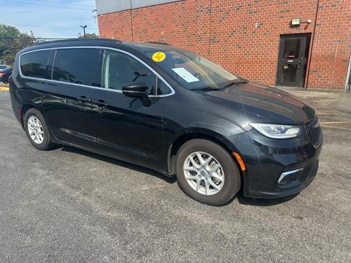 2022 Chrysler Pacifica Touring-L