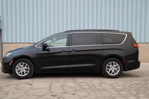 2022 Chrysler Pacifica Touring-L