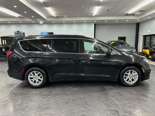 2022 Chrysler Pacifica Touring-L