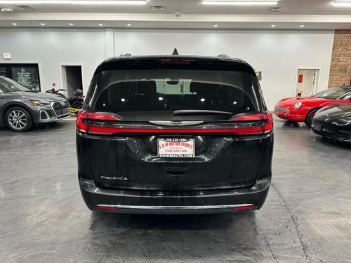 2022 Chrysler Pacifica Touring-L
