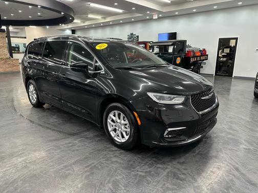 2022 Chrysler Pacifica Touring-L